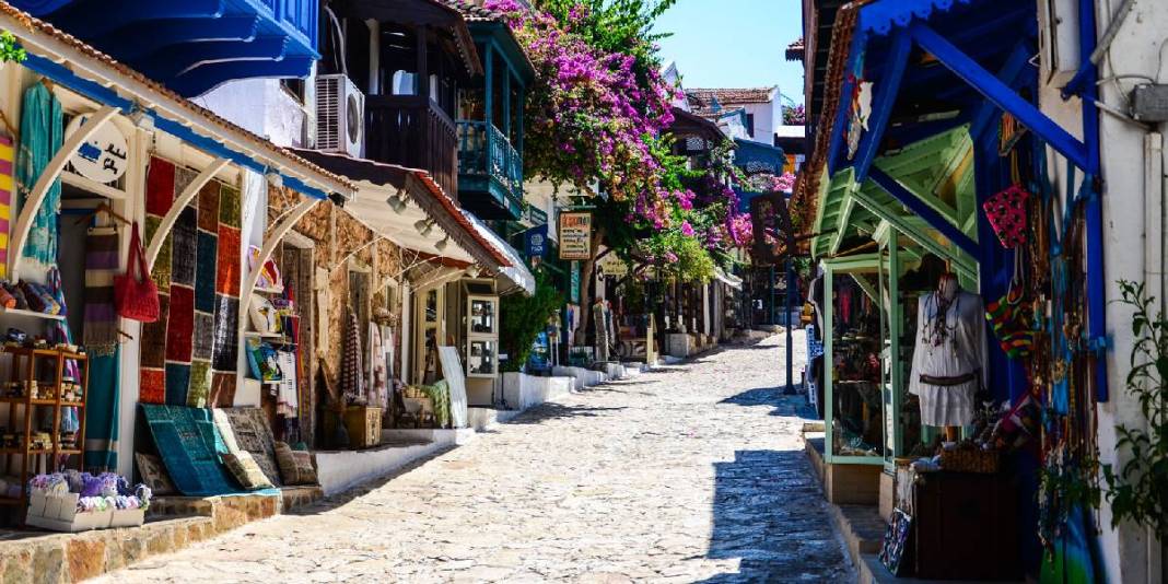 Yaz sıcaklığının sonbaharla buluştuğu adres! Sabah deniz, akşam yürüyüş keyfi: Kasım tatili burada ayrı güzel! 4